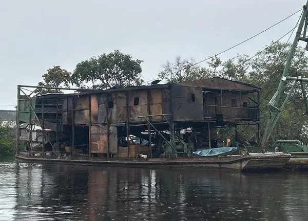 Mais de 60 dragas ilegais são destruídas em operação militar na Amazônia