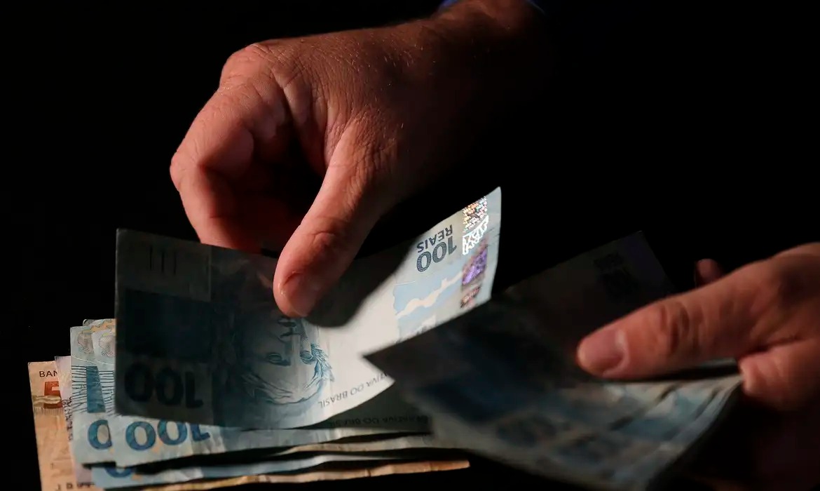 Mudança na jornada de trabalho pode afetar serviços públicos e gerar déficit de profissionais