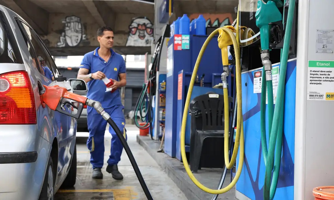 Subsídio à gasolina entra em vigor e vale por dois mese