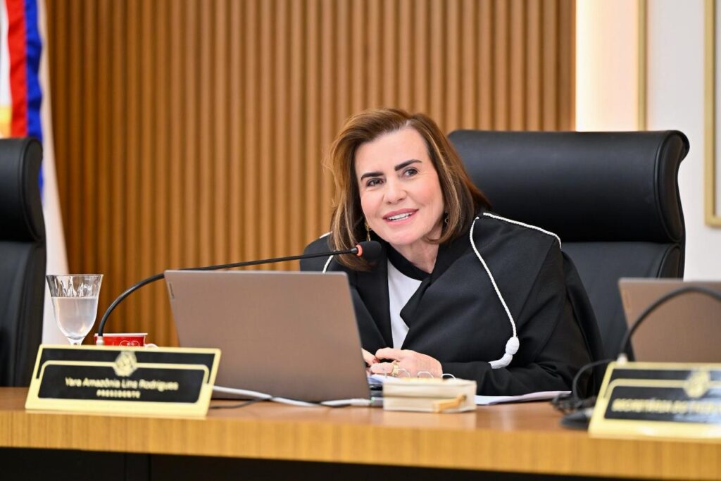 TCE-AM alternará sessões virtuais e presenciais em nova fase