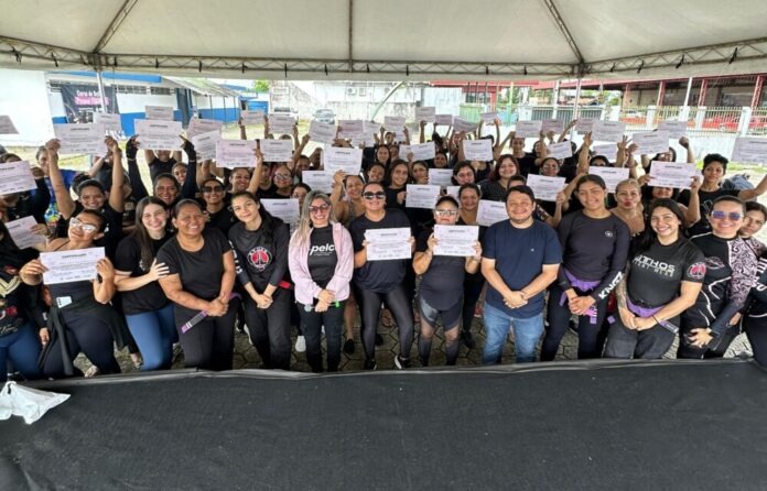 Curso gratuito de defesa pessoal feminina fortalece mulheres em Manaus