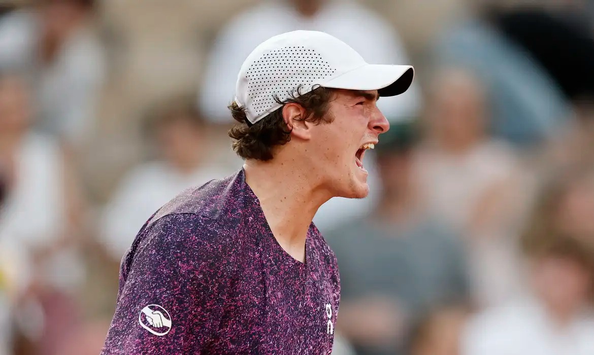Luisa Stefani estreia com vitória nas duplas em Roland Garros