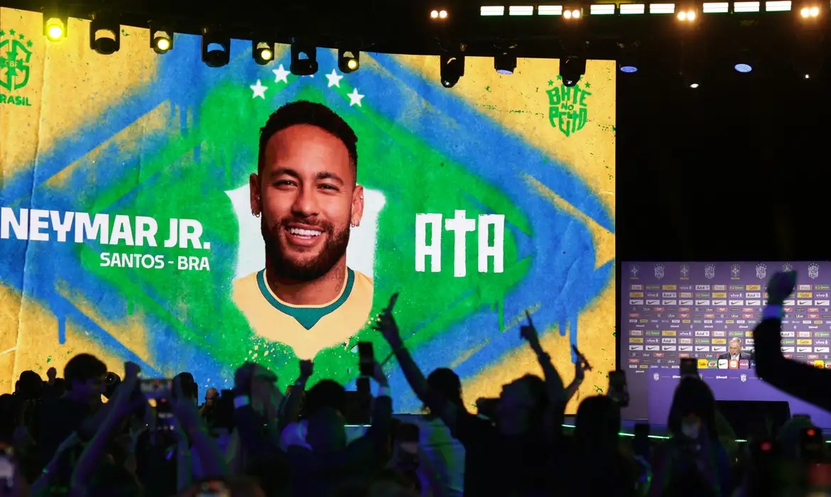 Neymar deve ficar até três semanas fora após lesão muscular