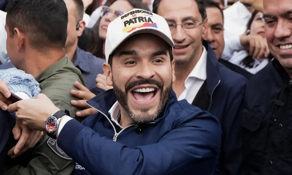 Congresso dividido desafia novo governo colombiano
