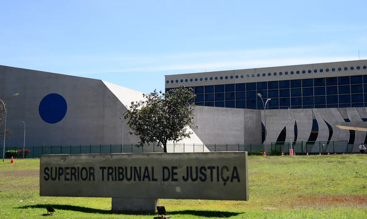 Denúncia de assédio contra ministro teve origem em férias no litoral