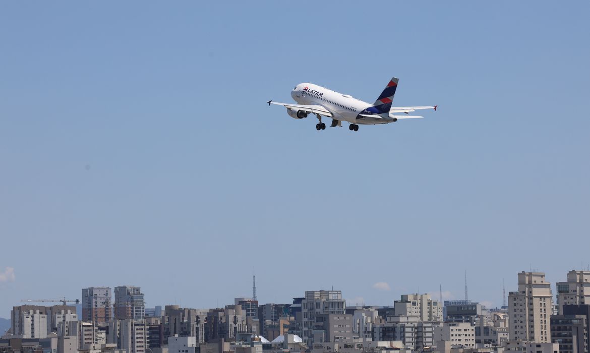 Governo prorroga desoneração de tributos sobre combustível aéreo