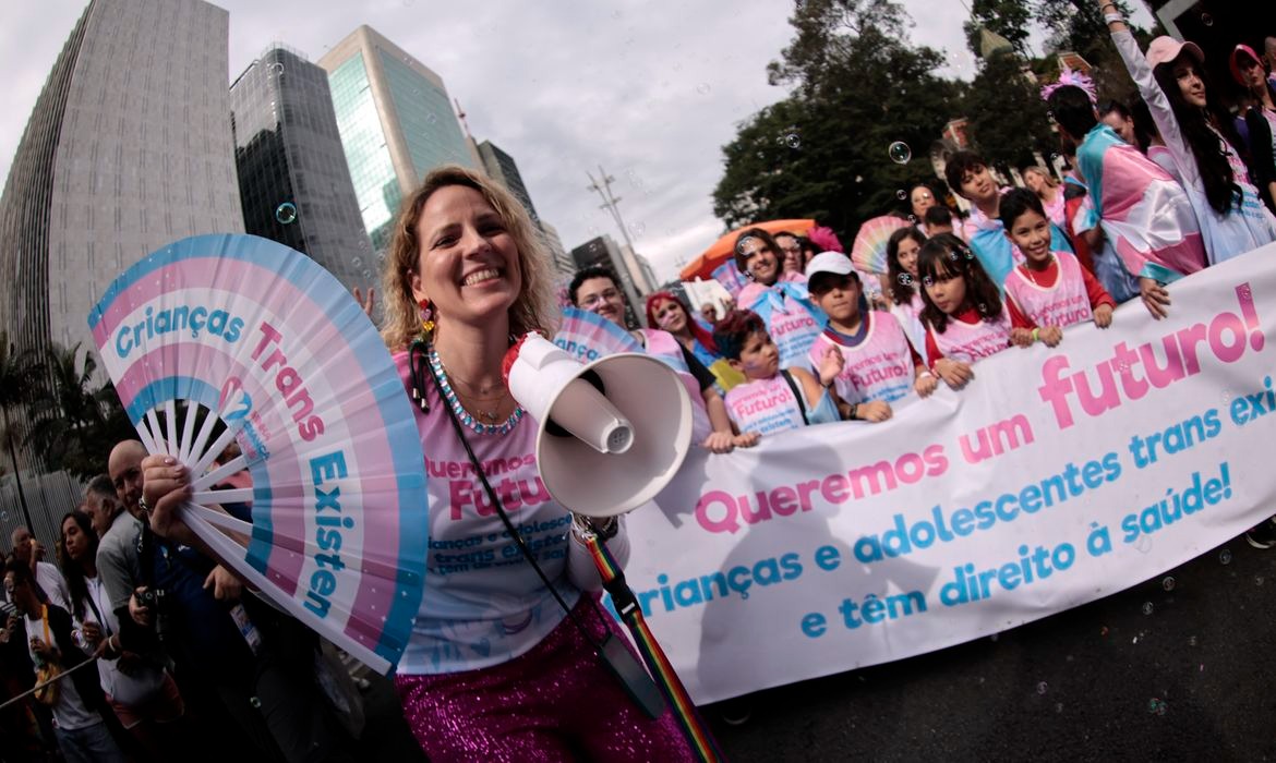 Parada LGBT+ 2026 destaca participação política e cidadania