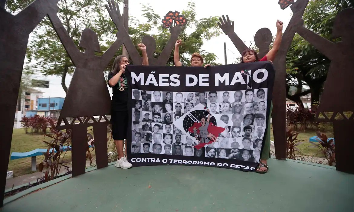 Famílias de vítimas defendem memória e reparação após 20 anos