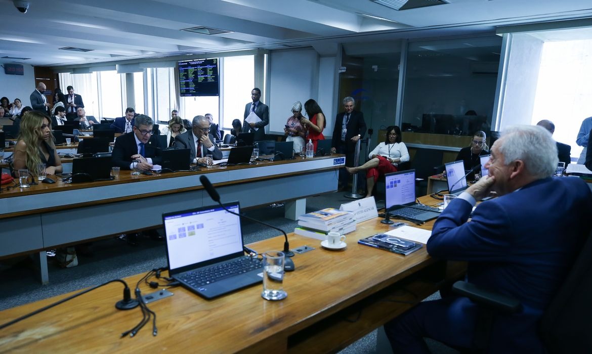 Senado envia PEC da escala 6x1 para comissões