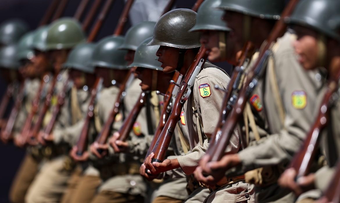 Bloqueio de bilhões impacta Defesa em 2026
