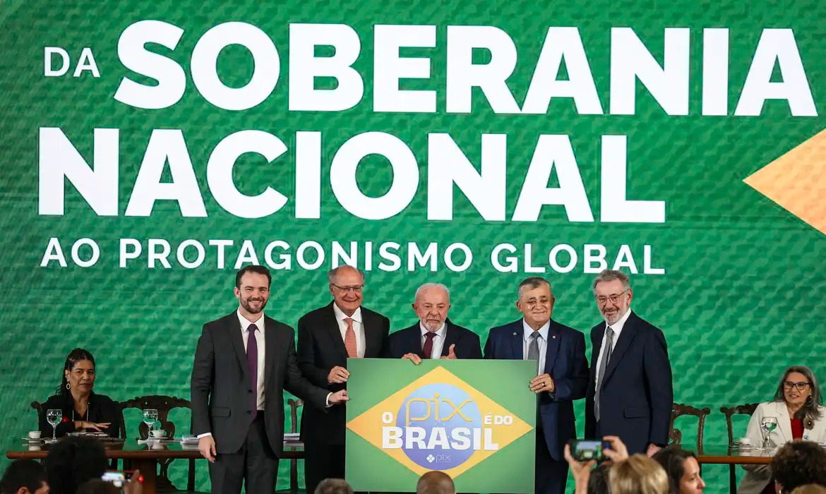 Escala 6x1 é criticada por aumentar desigualdade