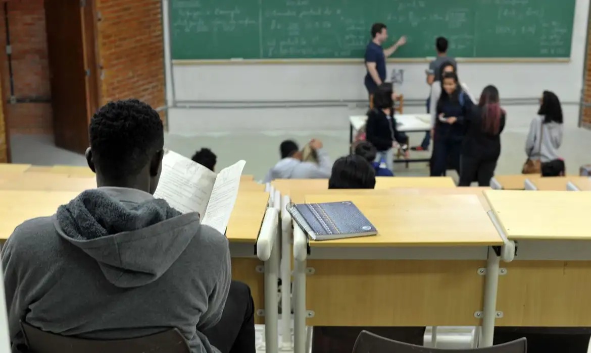 Cursos de medicina podem ser punidos no Fies 2026