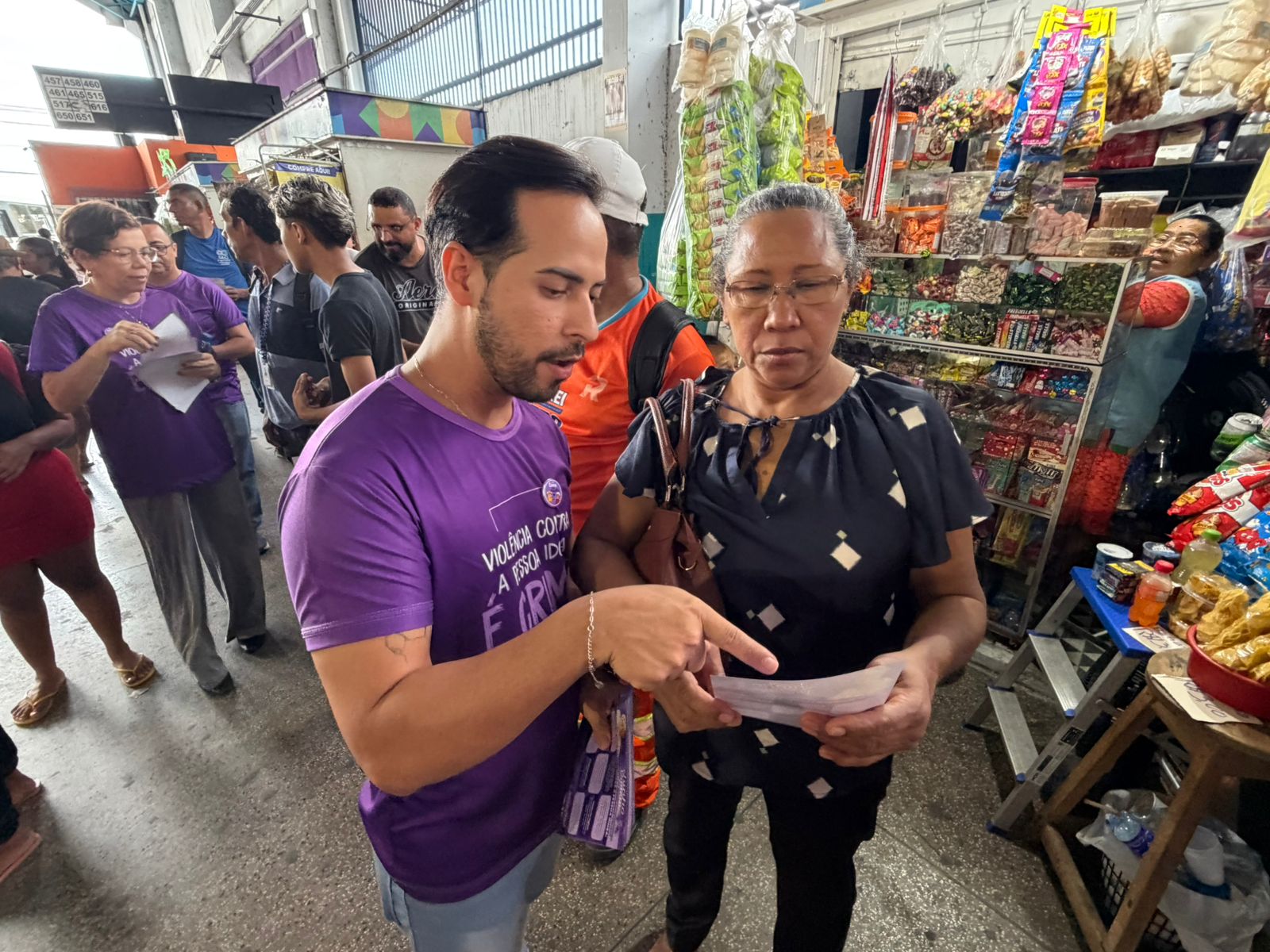 Junho Violeta Manaus leva campanha ao transporte