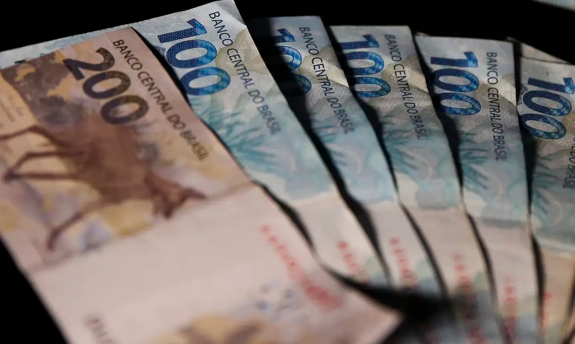 Selic insuficiente pressiona economia