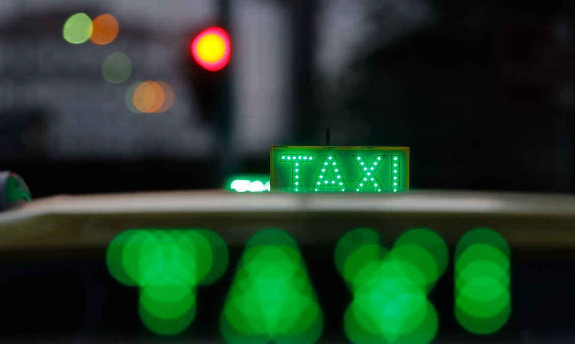 Programa federal abre financiamento para carros de aplicativo e táxi