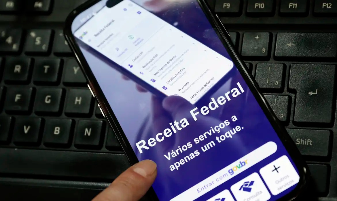 Restituição IRPF 2026: quem recebe