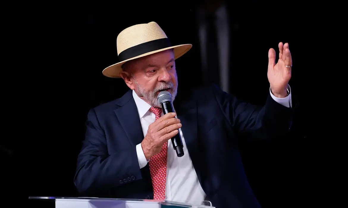 Lula reforça diálogo após eleição na Colômbia