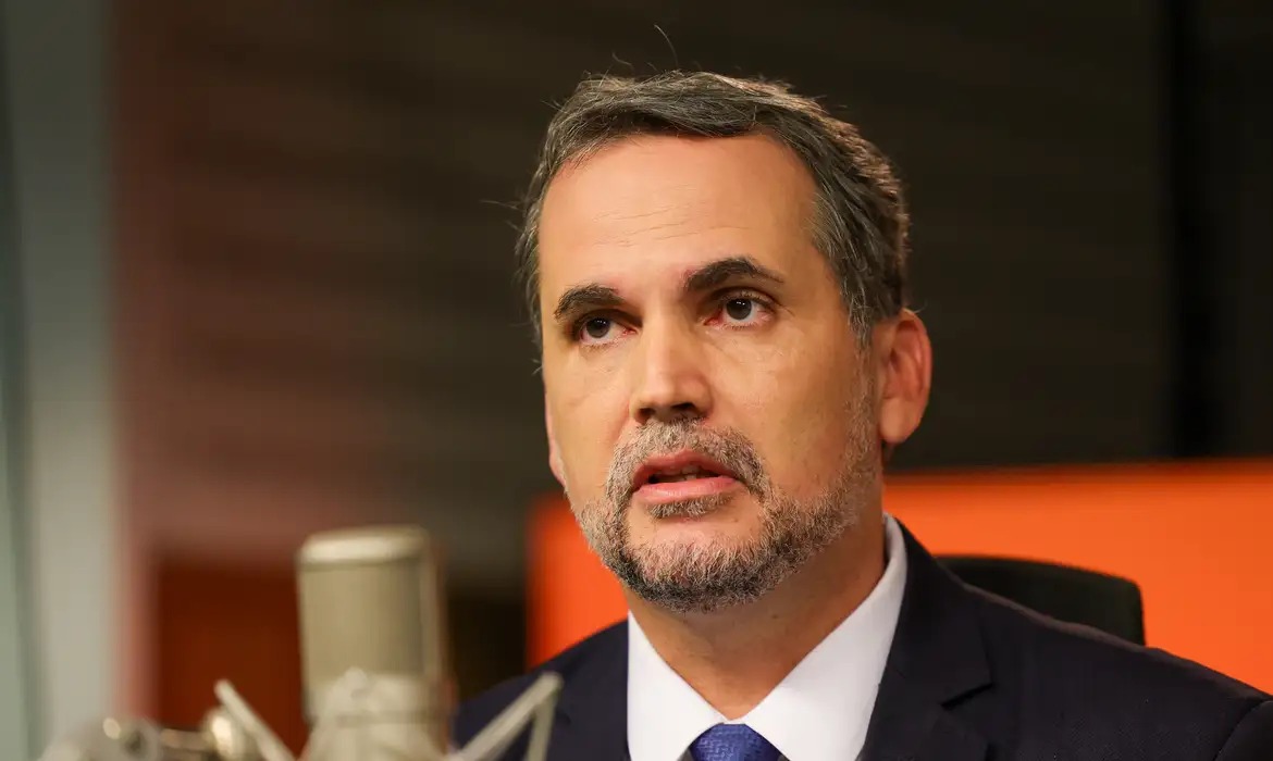 Ministro afirma que bloqueio não representa corte definitivo