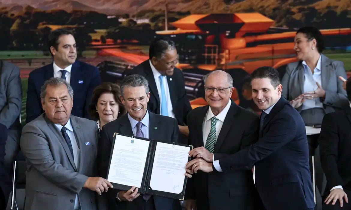 Plano Safra 2026/2027 impulsiona economia brasileira com R$ 525 bilhões no agro