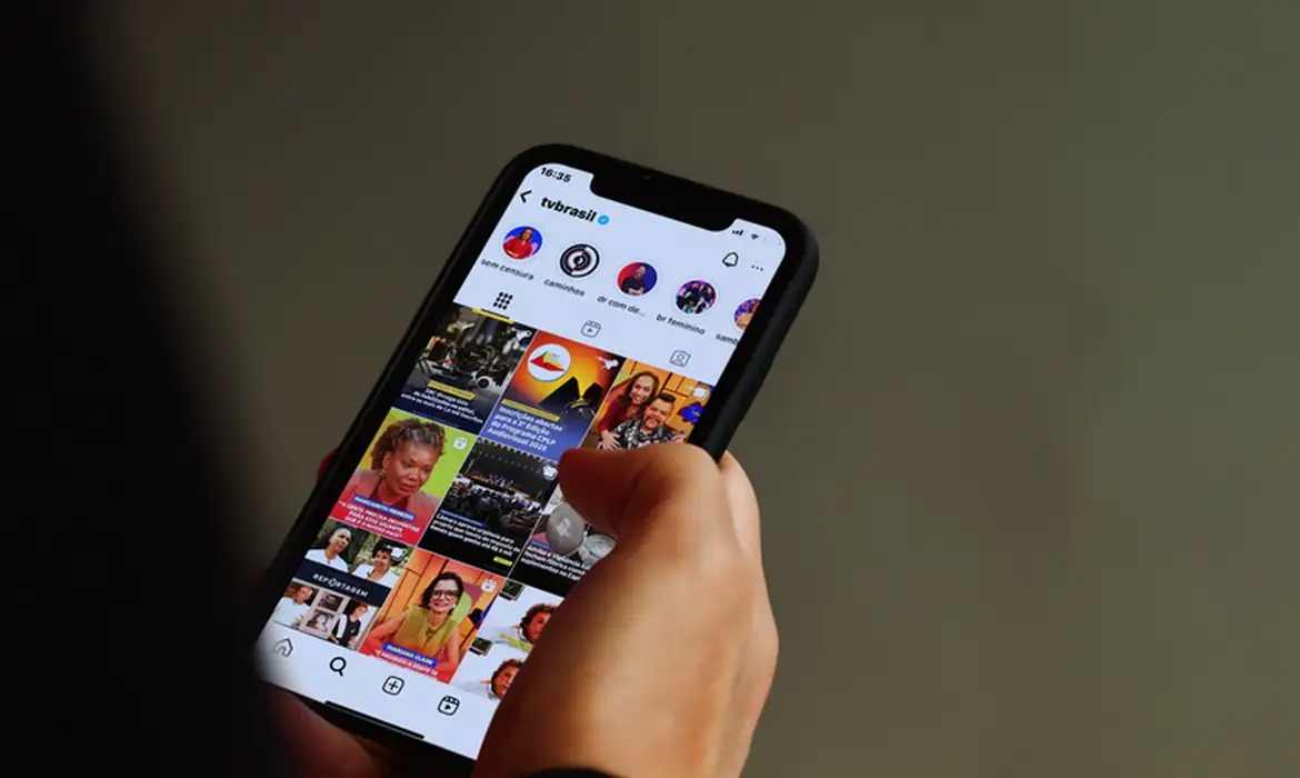 Curadoria do conteúdo nas redes influencia opinião política dos jovens, mostra estudo