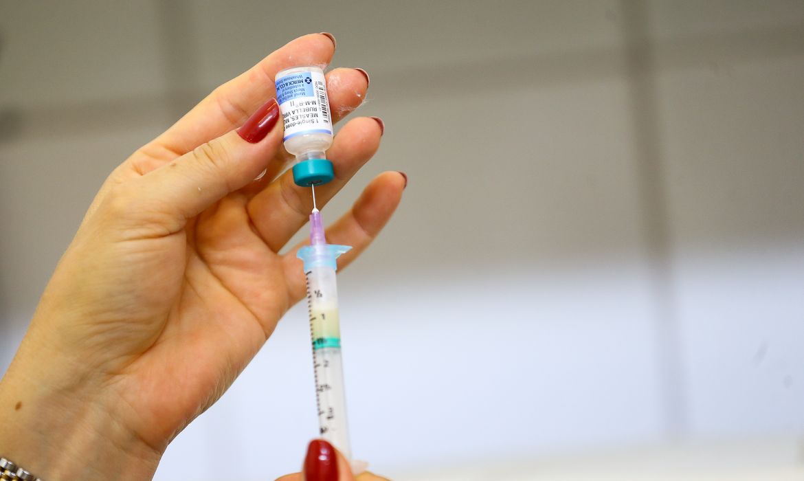 Dose zero contra sarampo protege bebês antes da vacinação de rotina