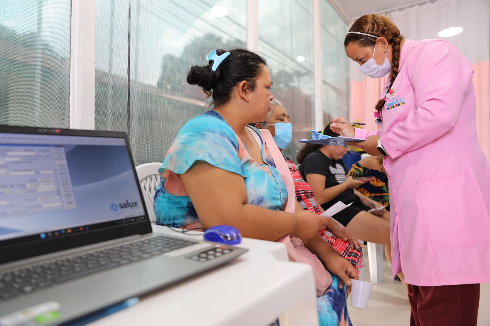 Atendimento móvel fortalece prevenção e cuidados com a saúde das mulheres em Manaus