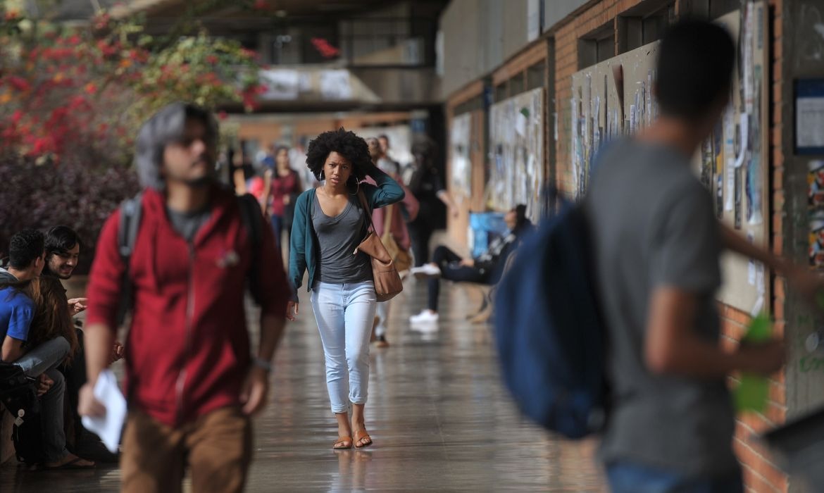 Estudo reforça necessidade de ampliar políticas de permanência estudantil