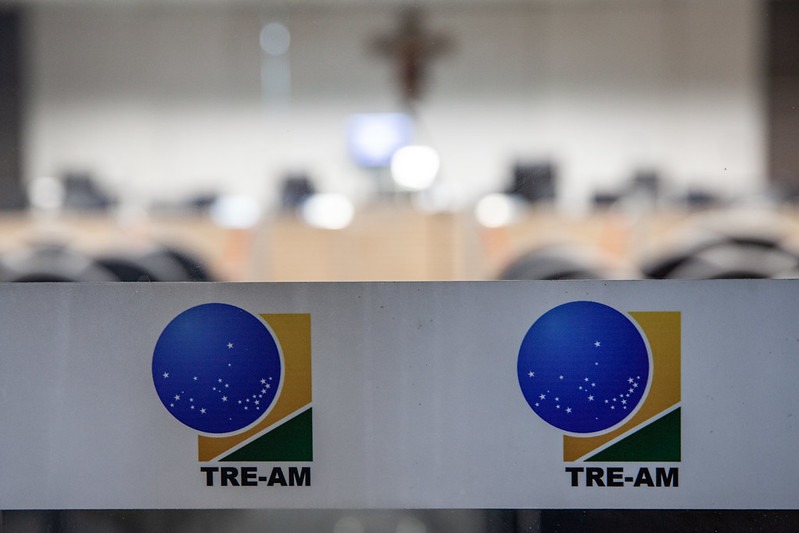 TRE-AM rejeita acusação de uso da estrutura pública por falta de provas robustas
