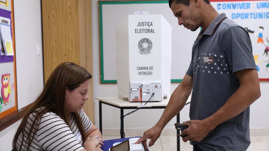 Eleições 2026: veja as datas do voto em trânsito e dos dois turnos