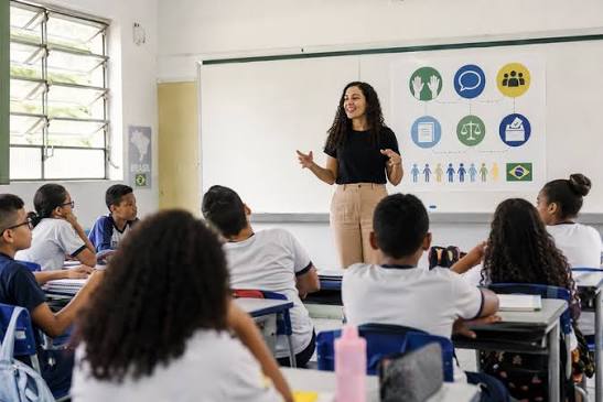 Implementação da educação política nas escolas dependerá de regulamentação
