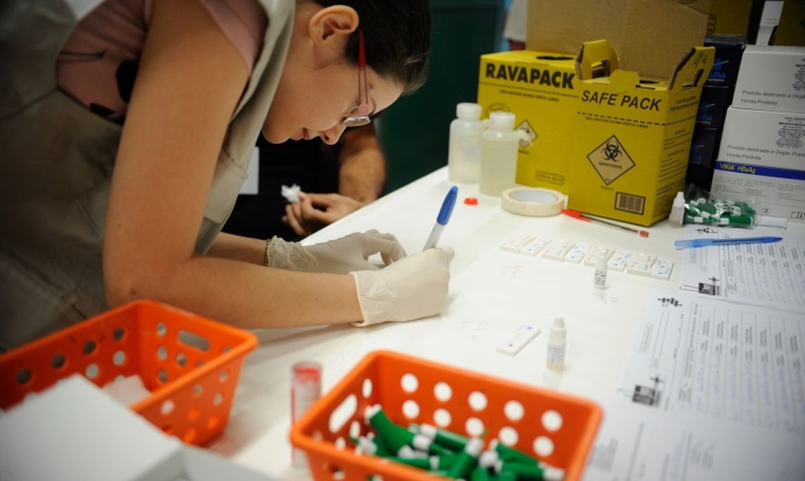 Hepatite A é destaque em estudo sobre vacinação e saúde pública no Brasil