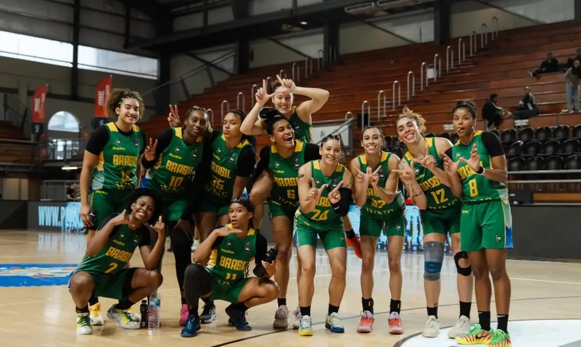 Brasil enfrenta Venezuela em busca de vaga na semifinal
