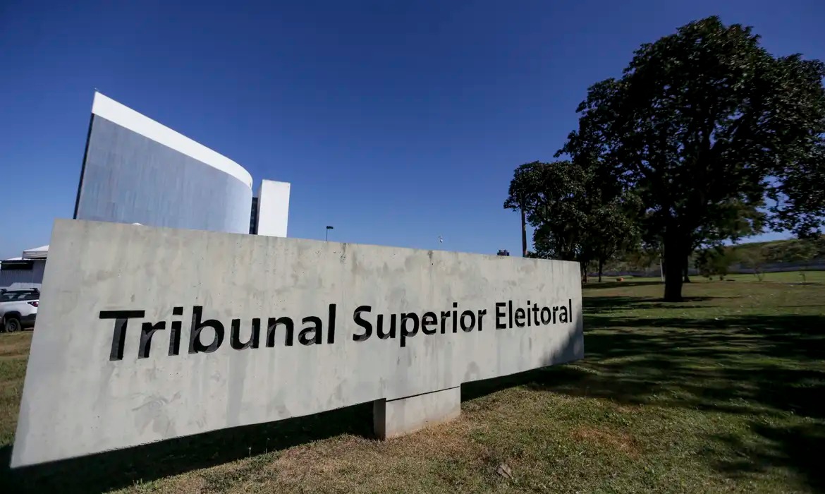 Conselho do TSE terá especialistas para combater fake news e proteger eleições de 2026