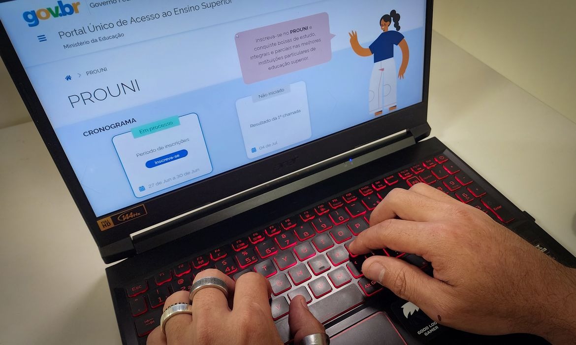 Prouni: estudantes devem comprovar informações até esta sexta