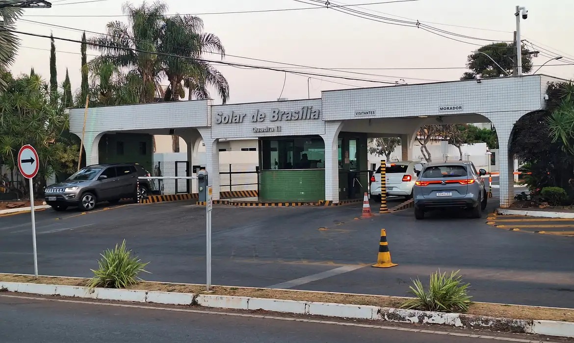Moraes autoriza saída de Bolsonaro da prisão domiciliar para dentista
