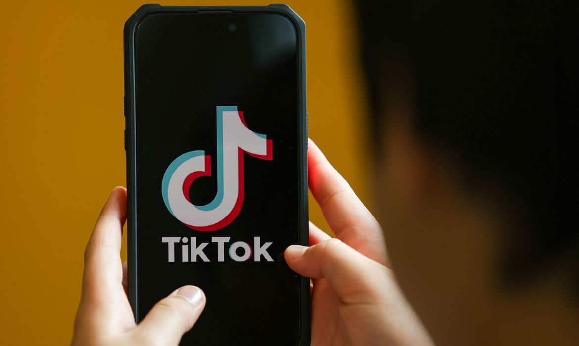 Brasil endurece regras para proteção de crianças em plataformas digitais