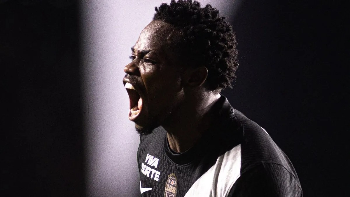 Vasco vence Vitória e fica a um empate da semifinal da Copa do Brasil