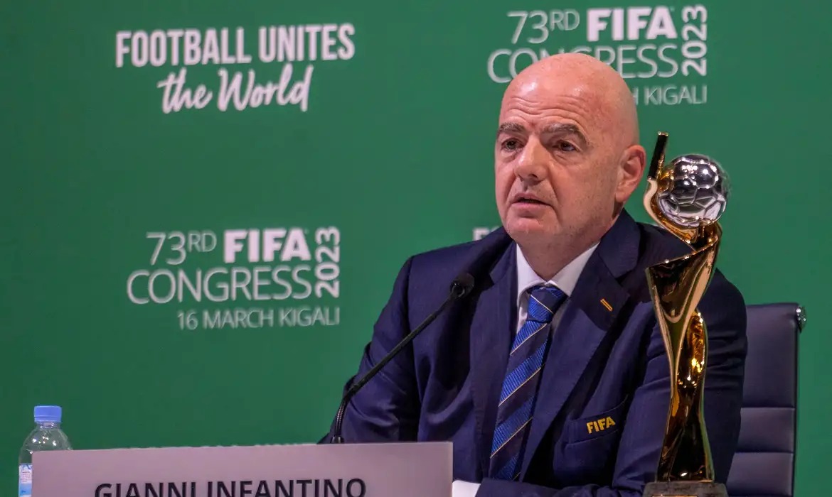 França muda posição e não apoiará Infantino na eleição da FIFA de 2027