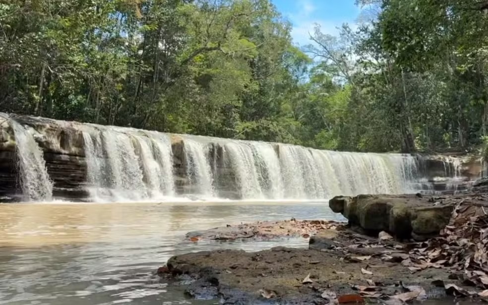 Cachoeira Natal tem mudança na água e acende alerta ambiental no Amazonas