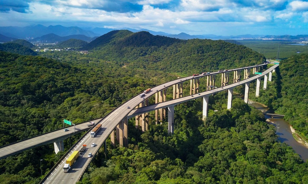 Brasil precisa dobrar investimentos para reduzir déficit histórico de infraestrutura