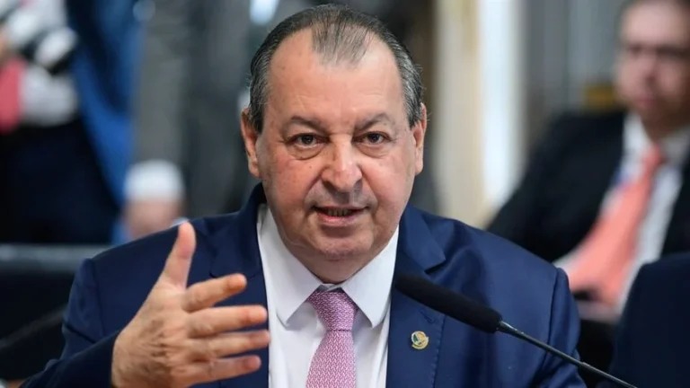 Omar quer retomar complexo da UEA após investimento de R$ 100 milhões