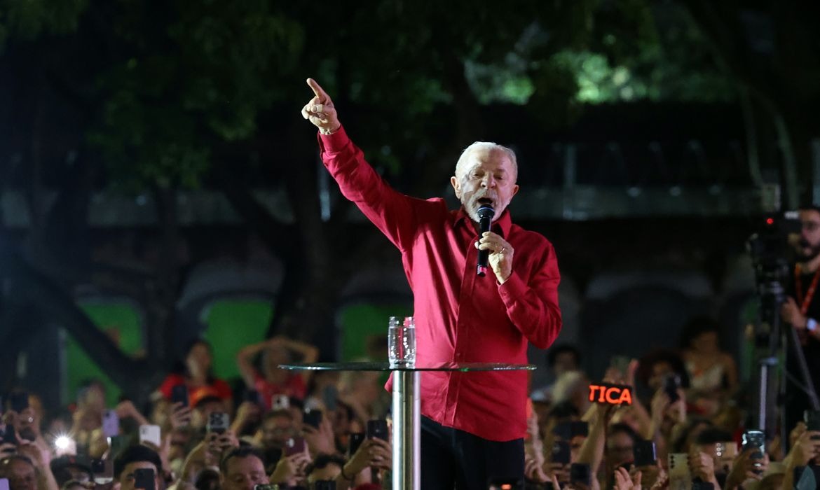 Lula apresenta programa para eventual novo mandato em 2027